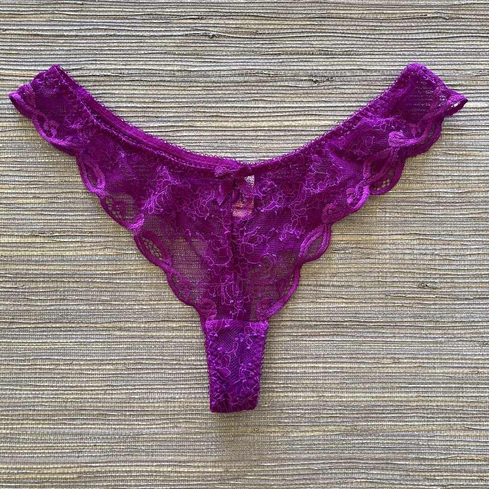Agent Provocatuer Love Thong Size 4 NWOT